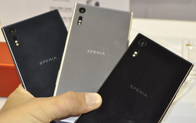 Ngoài màu đen và bạc truyền thống, Xperia XZ đã có thêm màu xanh hoàn toàn mới.