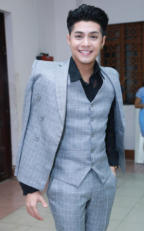 Đông Nhi e thẹn khi được bạn trai chiều chuộng - 6