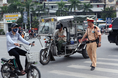 Hà Nội thu giữ hàng loạt xe chở “tử thần” - 2