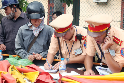 Hà Nội thu giữ hàng loạt xe chở “tử thần” - 9