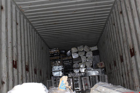 Bắt giữ lượng lớn hàng điện lạnh không rõ nguồn gốc - 2