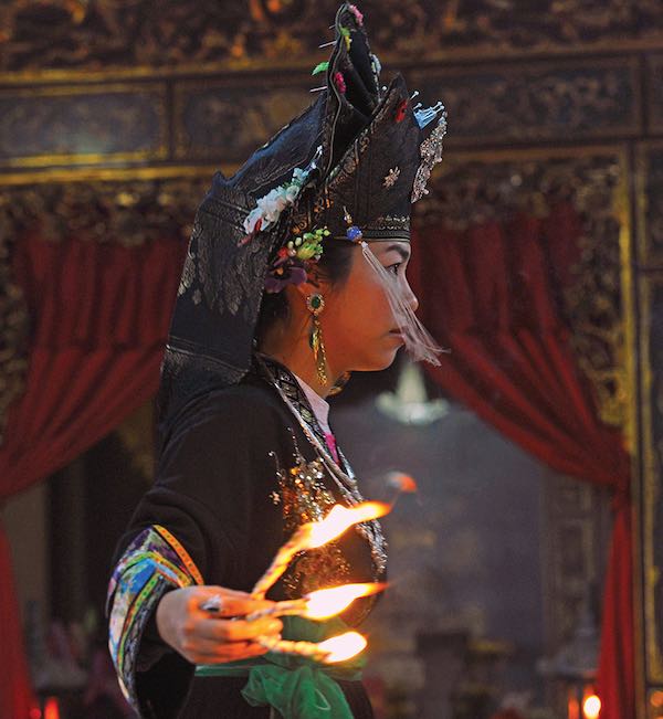 Tâm thần phân liệt có liên quan tới lên đồng? - 5