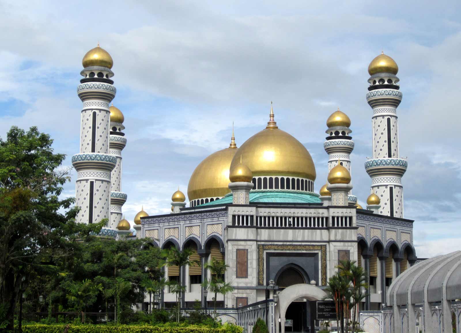 8 sự thật gây choáng về đất nước Brunei - 2