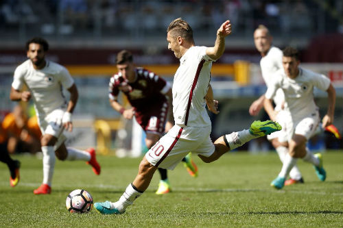 Totti – “Cây trường sinh” đáng nể của Roma và Serie A - 1