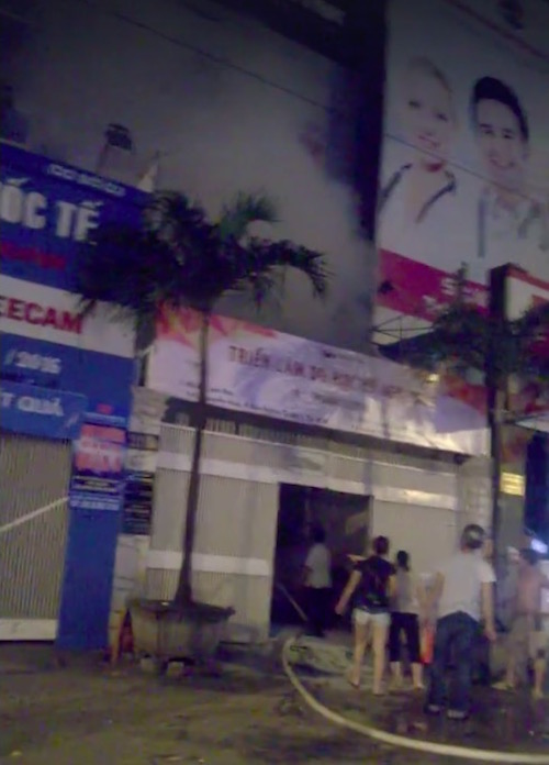 Chập điện máy bơm, trung tâm giáo dục phát hỏa trong đêm - 1