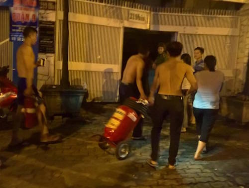 Chập điện máy bơm, trung tâm giáo dục phát hỏa trong đêm - 3