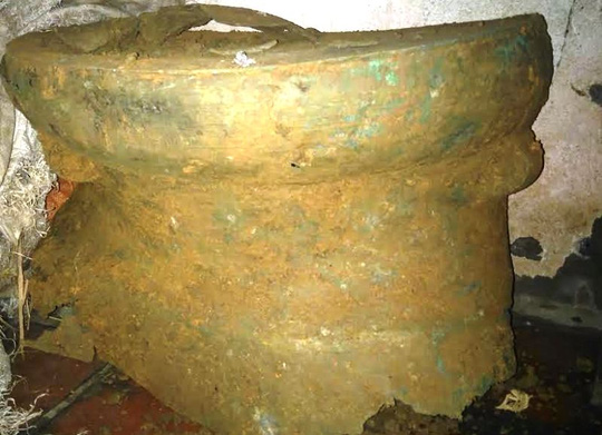 Đào móng nhà, phát hiện trống đồng cổ 2 ngàn năm tuổi - 1