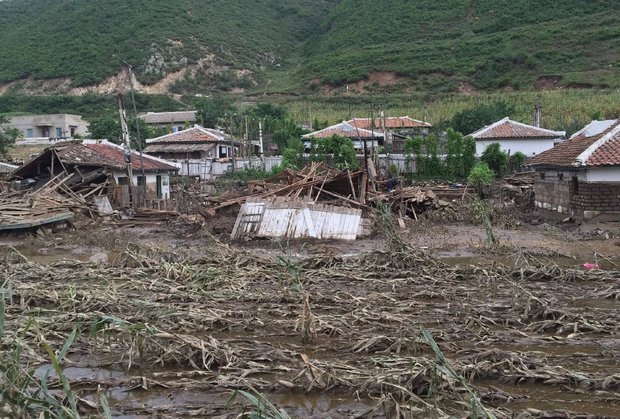 Hàng trăm lính Triều Tiên bị lũ cuốn trôi khi đang ngủ - 2