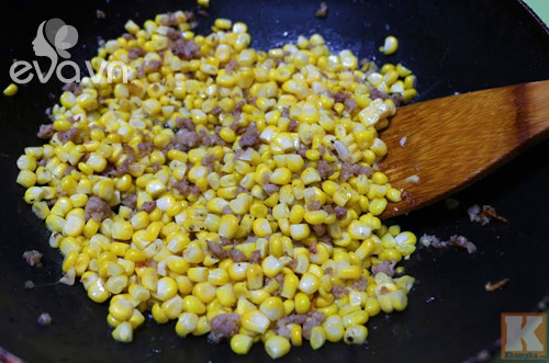 Ngô xào thịt băm dân dã cho bữa cơm đầu tuần - 3