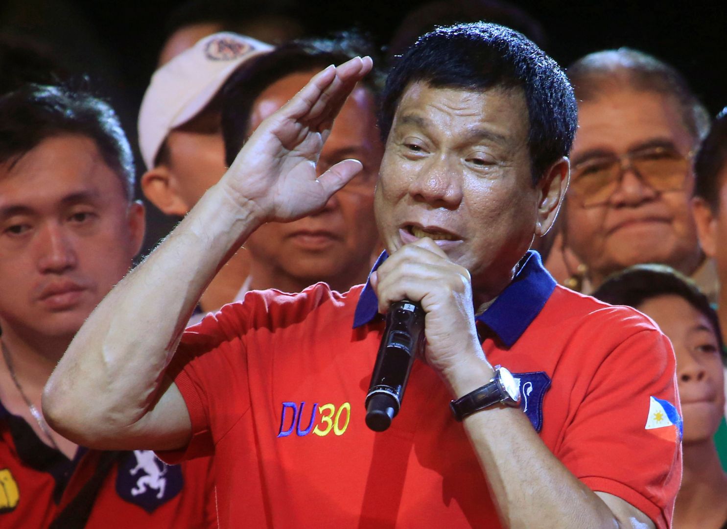 Vì sao Tổng thống Philippines vội vàng thăm Trung Quốc? - 1