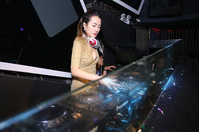 Trang Moon gợi cảm chơi nhạc cùng DJ sexy nhất Hàn Quốc - 7