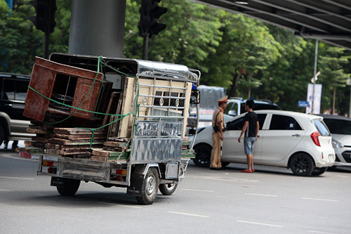 Sau 2 vụ chết người, &#34;máy chém&#34; vẫn nghênh ngang trên phố - 5