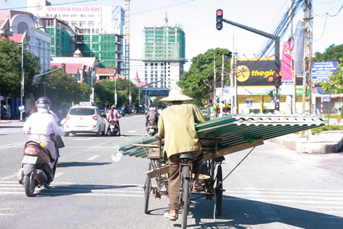 Sau 2 vụ chết người, &#34;máy chém&#34; vẫn nghênh ngang trên phố - 13