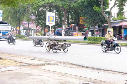 Sau 2 vụ chết người, &#34;máy chém&#34; vẫn nghênh ngang trên phố - 11