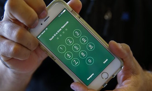 Video: Bẻ khóa iPhone với thiết bị chưa tới 100 USD - 1