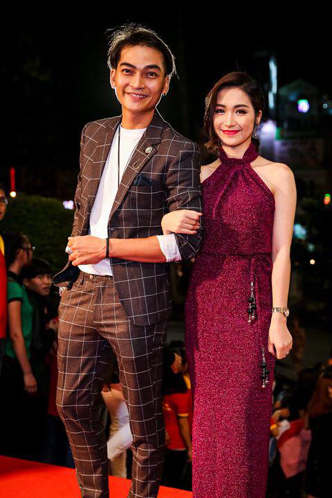 Loạt ảnh thân mật của Hòa Minzy với "trai lạ" khiến fan tò mò - 10