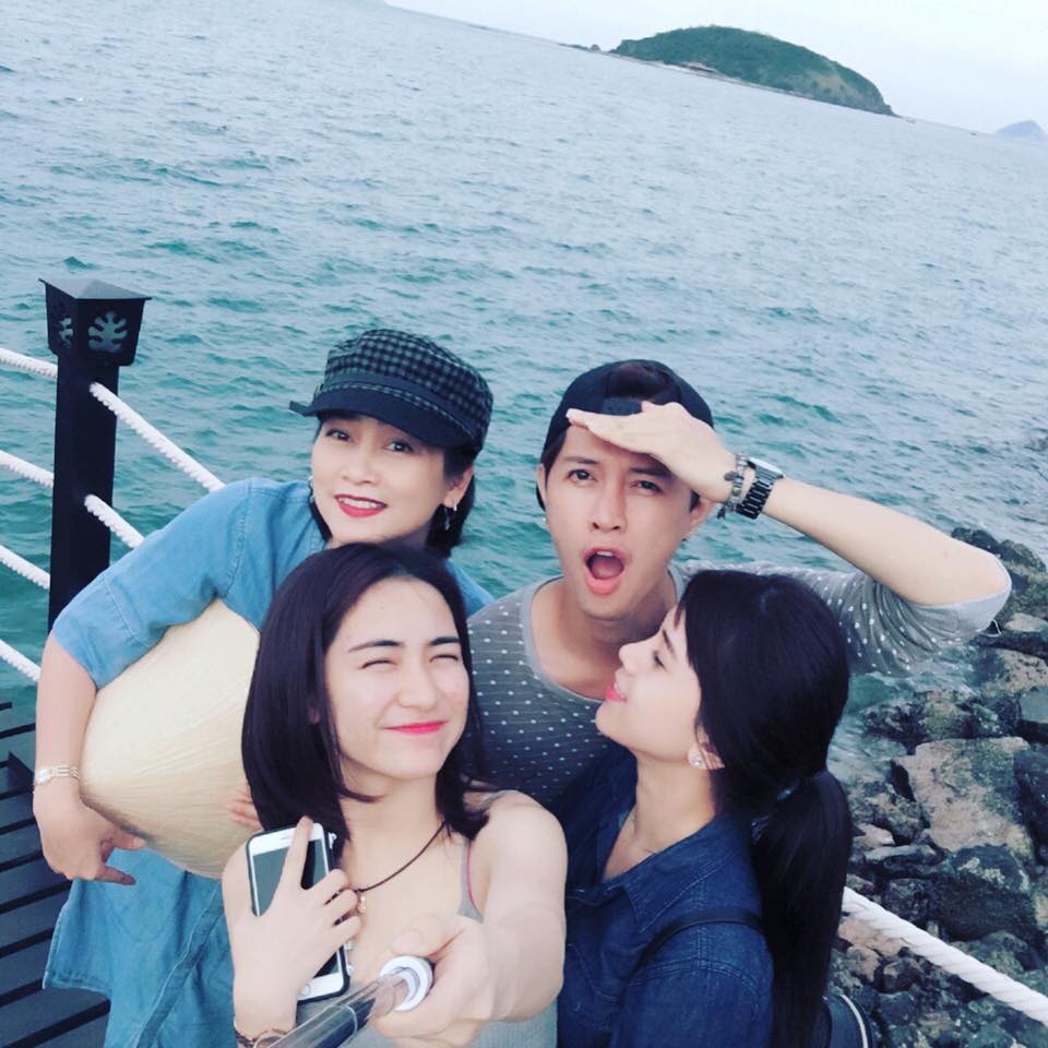 Loạt ảnh thân mật của Hòa Minzy với "trai lạ" khiến fan tò mò - 8