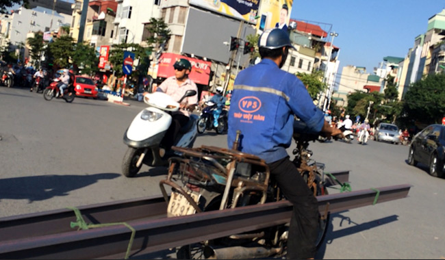 Clip: “Máy chém” luồn lách khắp phố phường Hà Nội - 1