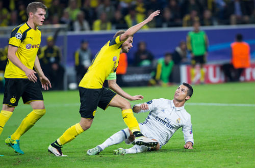 Trả đũa đối thủ, Ronaldo có nguy cơ bị cấm 3 trận - 1