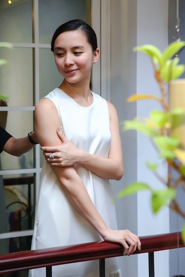 "Lật tẩy" nhan sắc của hoa - á hậu Việt khi bị chụp lén - 7