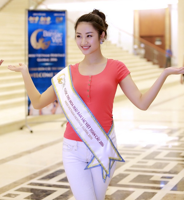 "Lật tẩy" nhan sắc của hoa - á hậu Việt khi bị chụp lén - 9