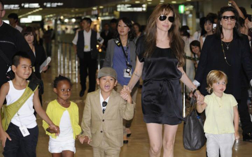 Choáng với biệt thự triệu đô 7 mẹ con Angelina Jolie đang ở - 2