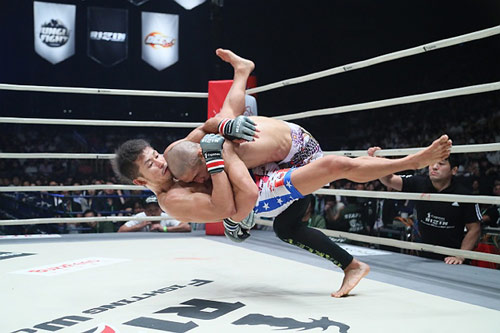 MMA: Mẫu tử cùng xung trận, con thắng mẹ thảm bại - 3