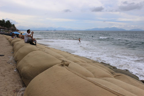 Từng lọt top 25 bãi biển đẹp nhất châu Á, nhưng Cửa Đại đang có nguy cơ bị xóa sổ - 1
