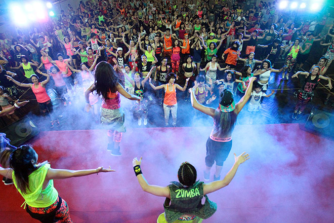 Ngắm chị em Hà thành sexy nhảy zumba cực điệu nghệ - 2