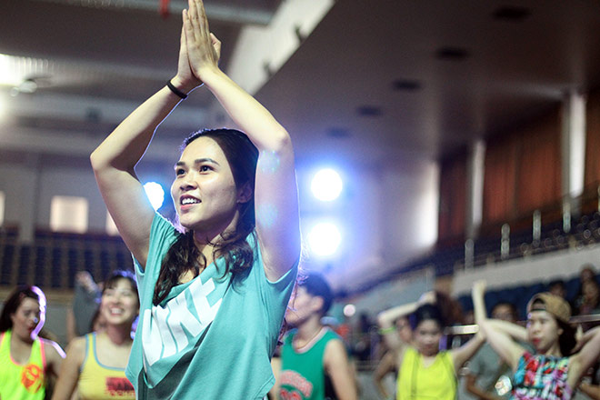 Ngắm chị em Hà thành sexy nhảy zumba cực điệu nghệ - 3