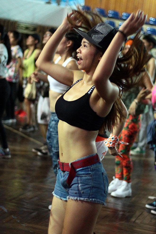 Ngắm chị em Hà thành sexy nhảy zumba cực điệu nghệ - 8