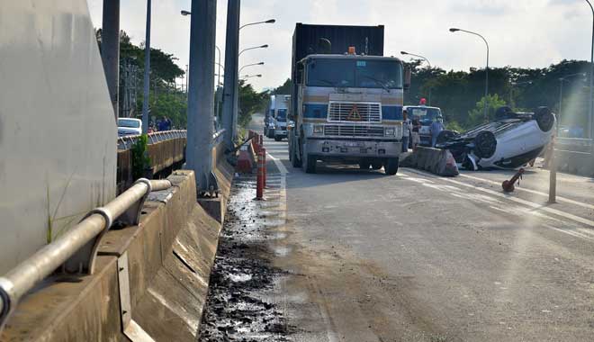 Tài xế bị “mờ mắt” tại vị trí tai nạn chết người, ô tô “phơi bụng” - 3