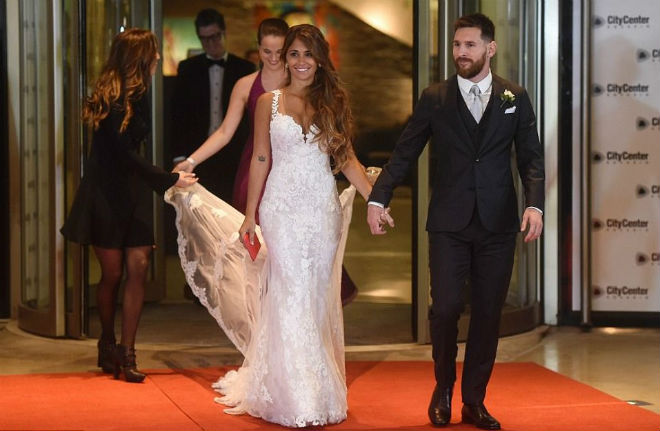 Messi lấy vợ: An cư lạc nghiệp, ký điều khoản cực “dị” với Barca - 1