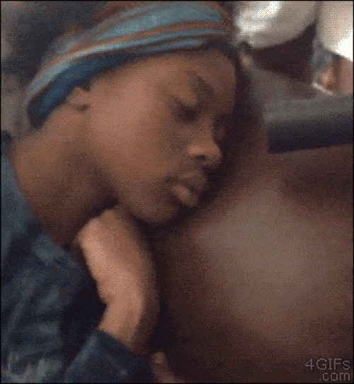 Ảnh động: Quá "thốn" khi ngủ mà lũ bạn còn thức - 9