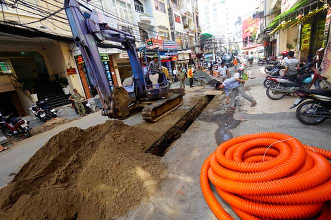 Hối hả &#34;thay áo&#34; mới cho phố đi bộ Bùi Viện - 3