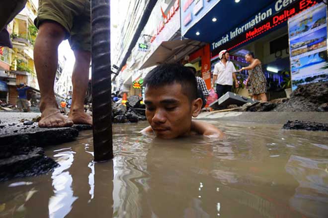 Hối hả &#34;thay áo&#34; mới cho phố đi bộ Bùi Viện - 5