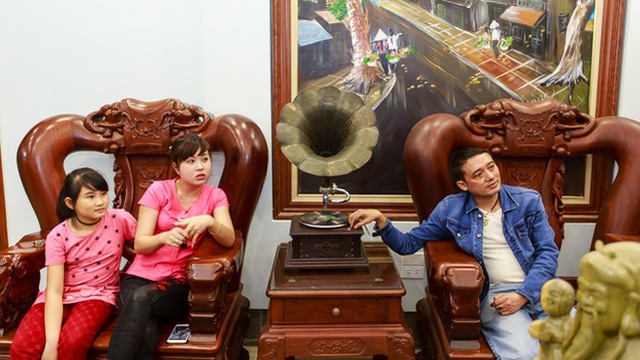 Nể phục cách lấy lòng con chồng của vợ 3 danh hài Chiến thắng và các người đẹp - 3