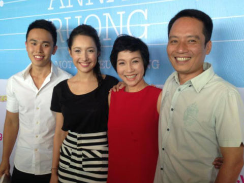 Nể phục cách lấy lòng con chồng của vợ 3 danh hài Chiến thắng và các người đẹp - 9