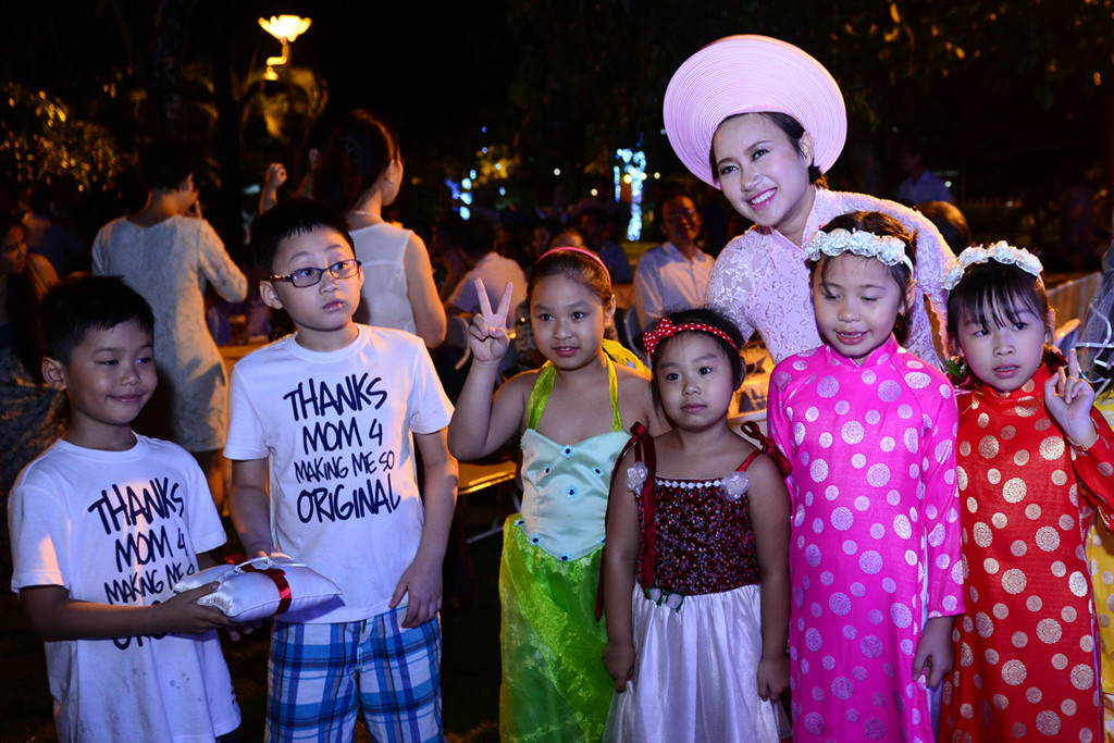 Nể phục cách lấy lòng con chồng của vợ 3 danh hài Chiến thắng và các người đẹp - 8