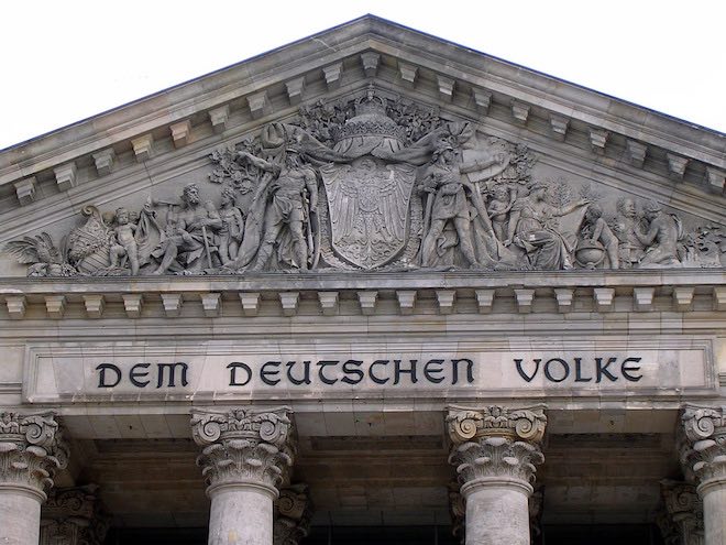 Đức thông qua luật gây tranh cãi phạt Facebook vì bài đăng không phù hợp - 1