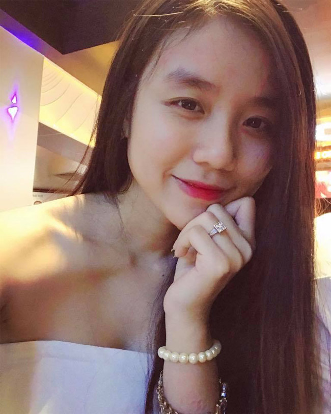 Hiện tại, bạn gái Hoài Lâm có nhiều kinh nghiệm trong việc kinh doanh các mặt hàng trên mạng internet và đây chính là nguồn thu nhập lớn của cô.