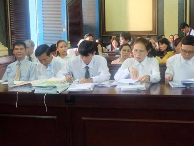 Nóng 24h qua: Facebook các luật sư của Hoa hậu Phương Nga bị đánh sập - 1