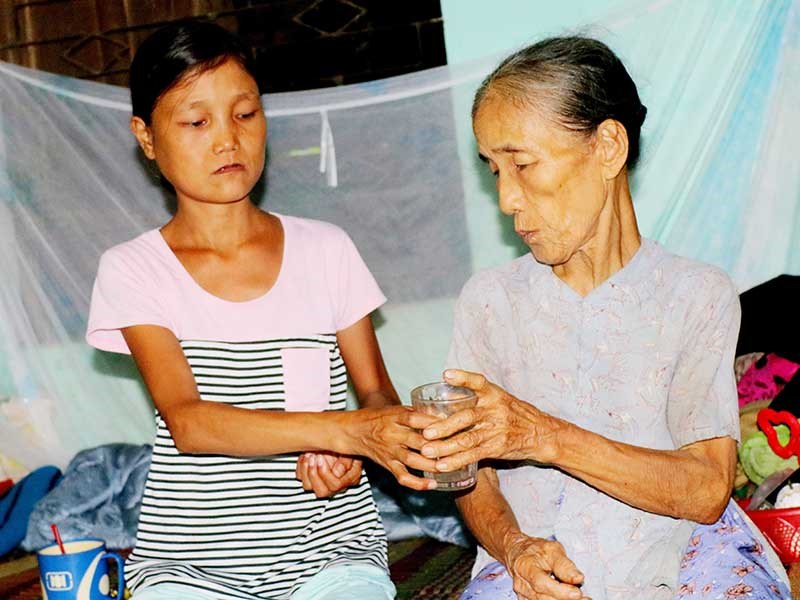Xót xa chuyện "cụ bà"… 30 tuổi - 1