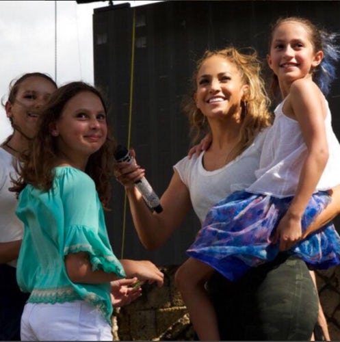 Gần 50 tuổi vẫn khoe vòng ba rực lửa, chỉ có thể là Jennifer Lopez - 9