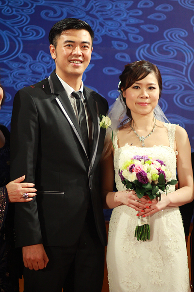 Vợ bị chê vừa già vừa xấu, Phan Hiển dẫn đầu top sao nam đáp trả đanh thép - 7