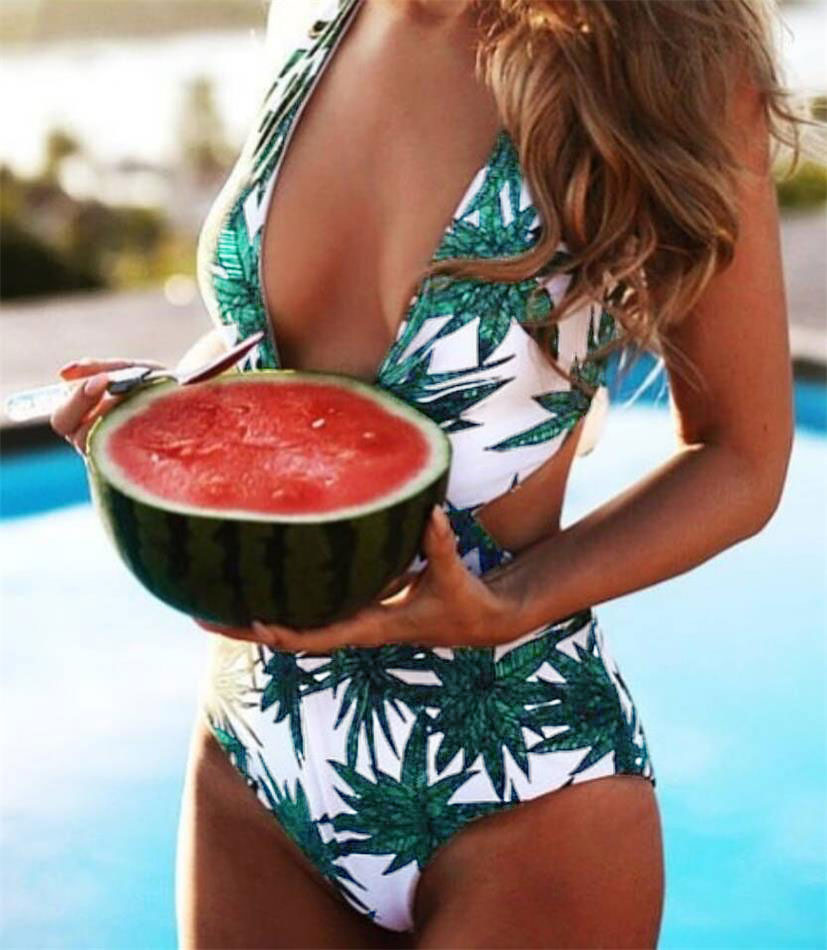 "Rớt mắt" trước những mỹ nữ bikini quá sexy bên... dưa hấu - 2