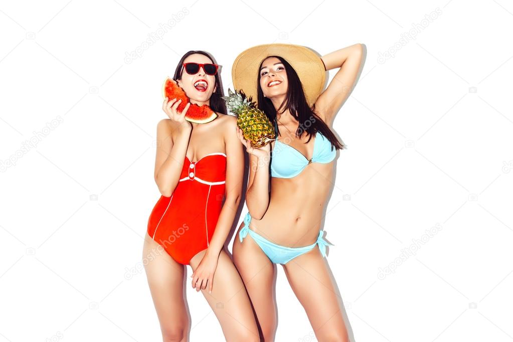 "Rớt mắt" trước những mỹ nữ bikini quá sexy bên... dưa hấu - 11