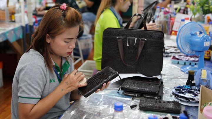 Choáng với ngành công nghiệp nuôi cá sấu ở Thái Lan - 12