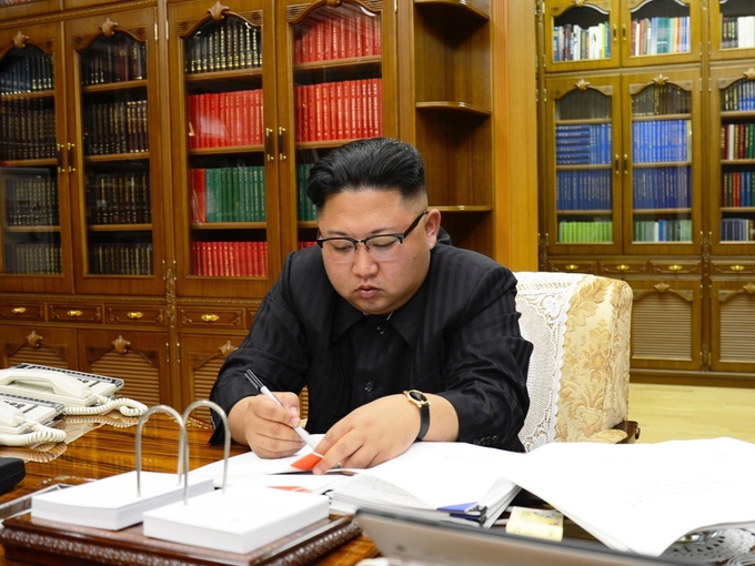 Kim Jong-un nói vừa gửi &#34;quà quốc khánh&#34; cho người Mỹ - 1