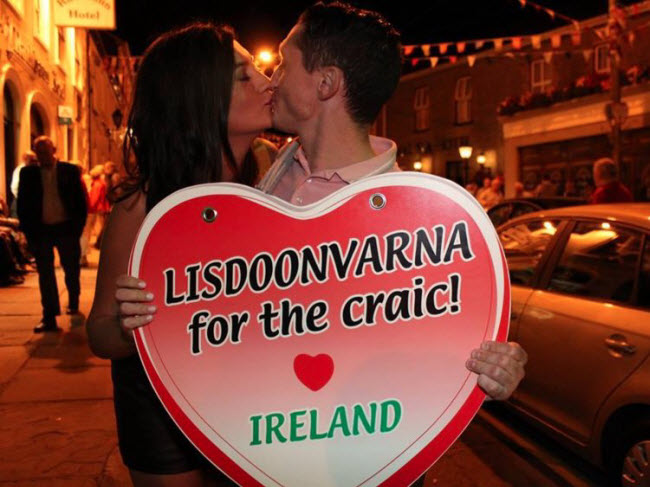 Lisdoonvarna, Ireland: Lễ hội Matchmaking (Hẹn hò) ở thành phố Lisdoonvarna diễn ra từ 1.9 đến 8.10 hằng năm, thu hút hơn 40.000 người và các cặp đôi mới quen nhau qua các sự kiện hẹn hò ở đây.